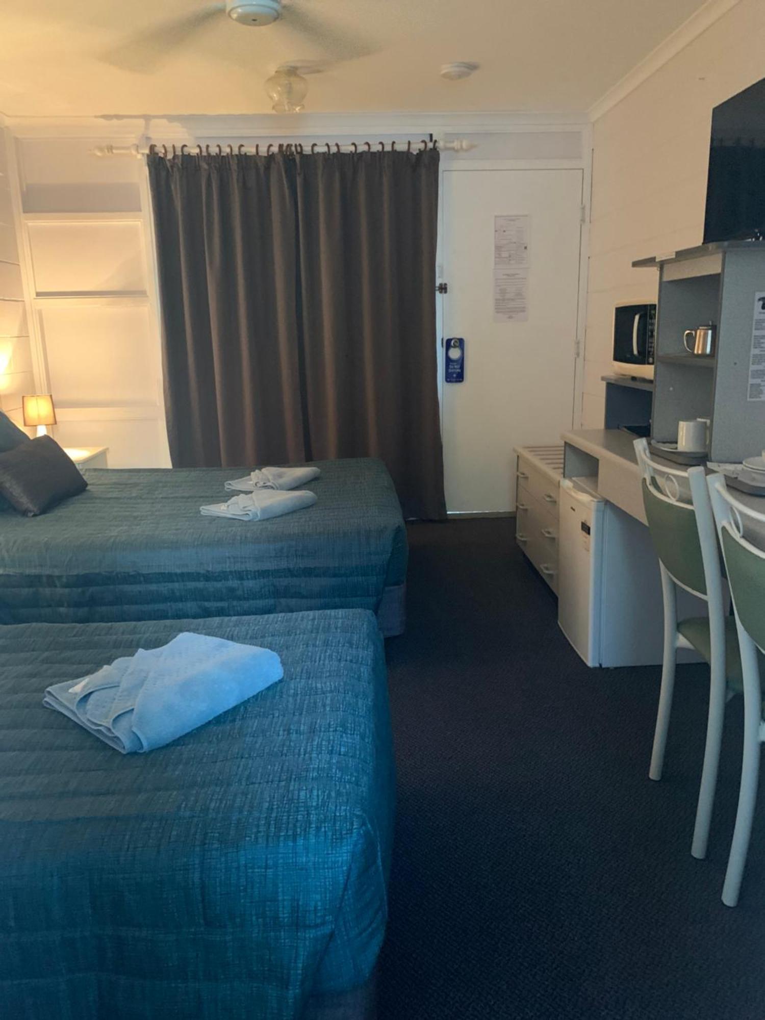Warrego Motel Чарлевил Екстериор снимка