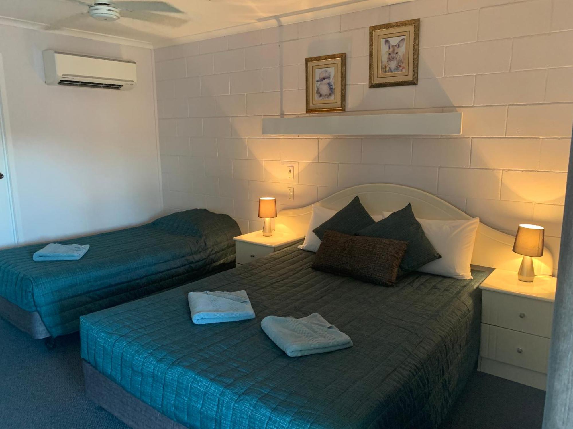 Warrego Motel Чарлевил Екстериор снимка