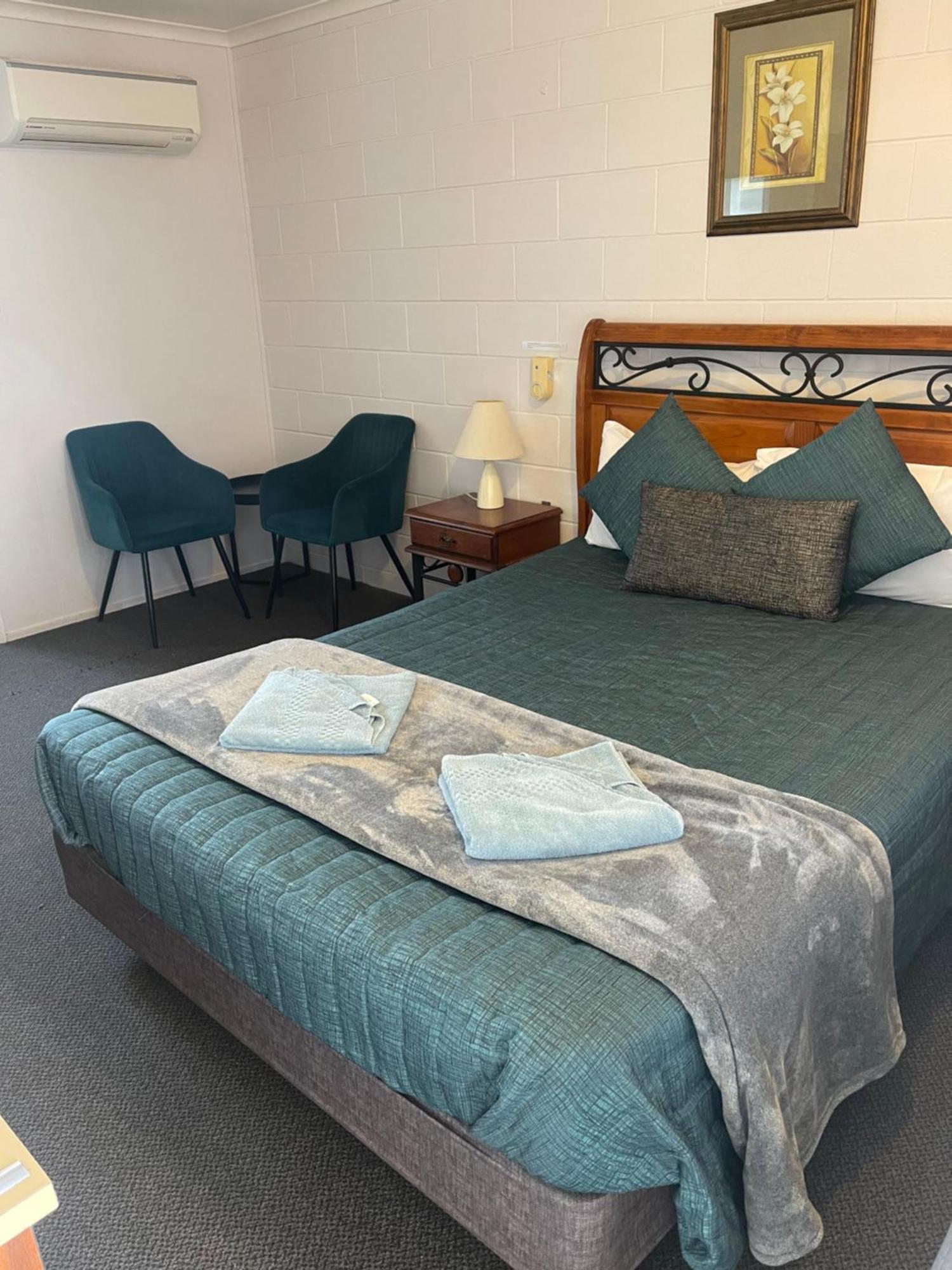 Warrego Motel Чарлевил Екстериор снимка