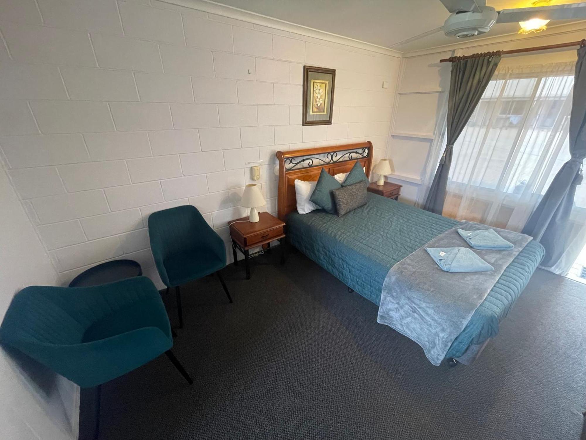 Warrego Motel Чарлевил Екстериор снимка