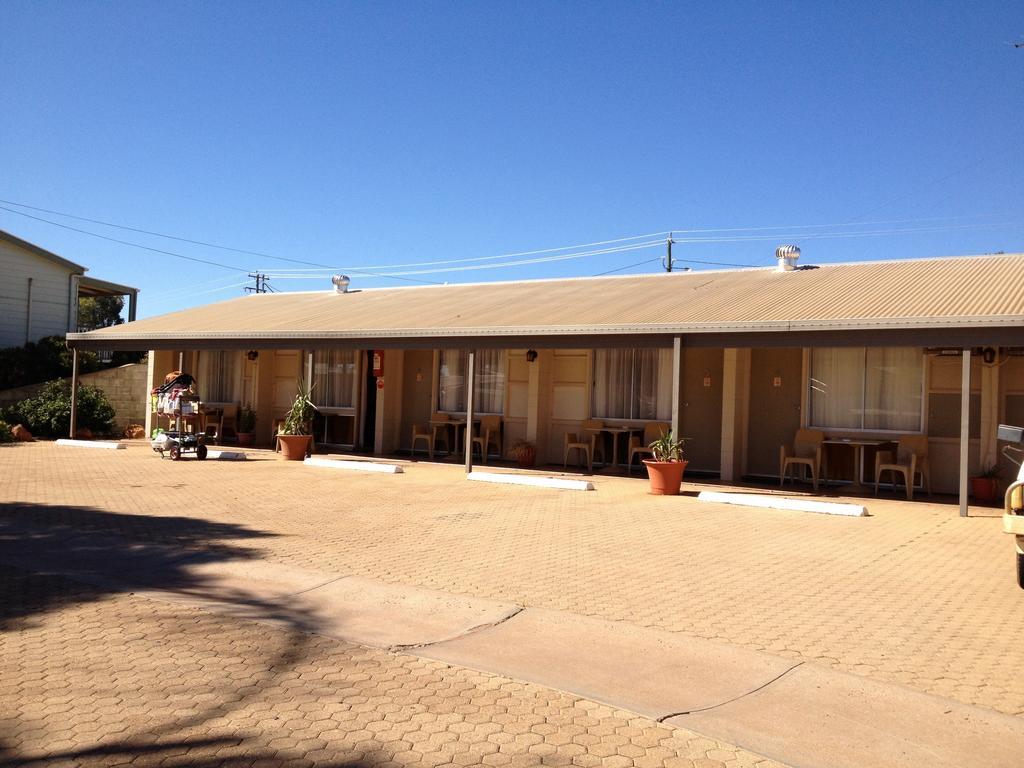Warrego Motel Чарлевил Екстериор снимка