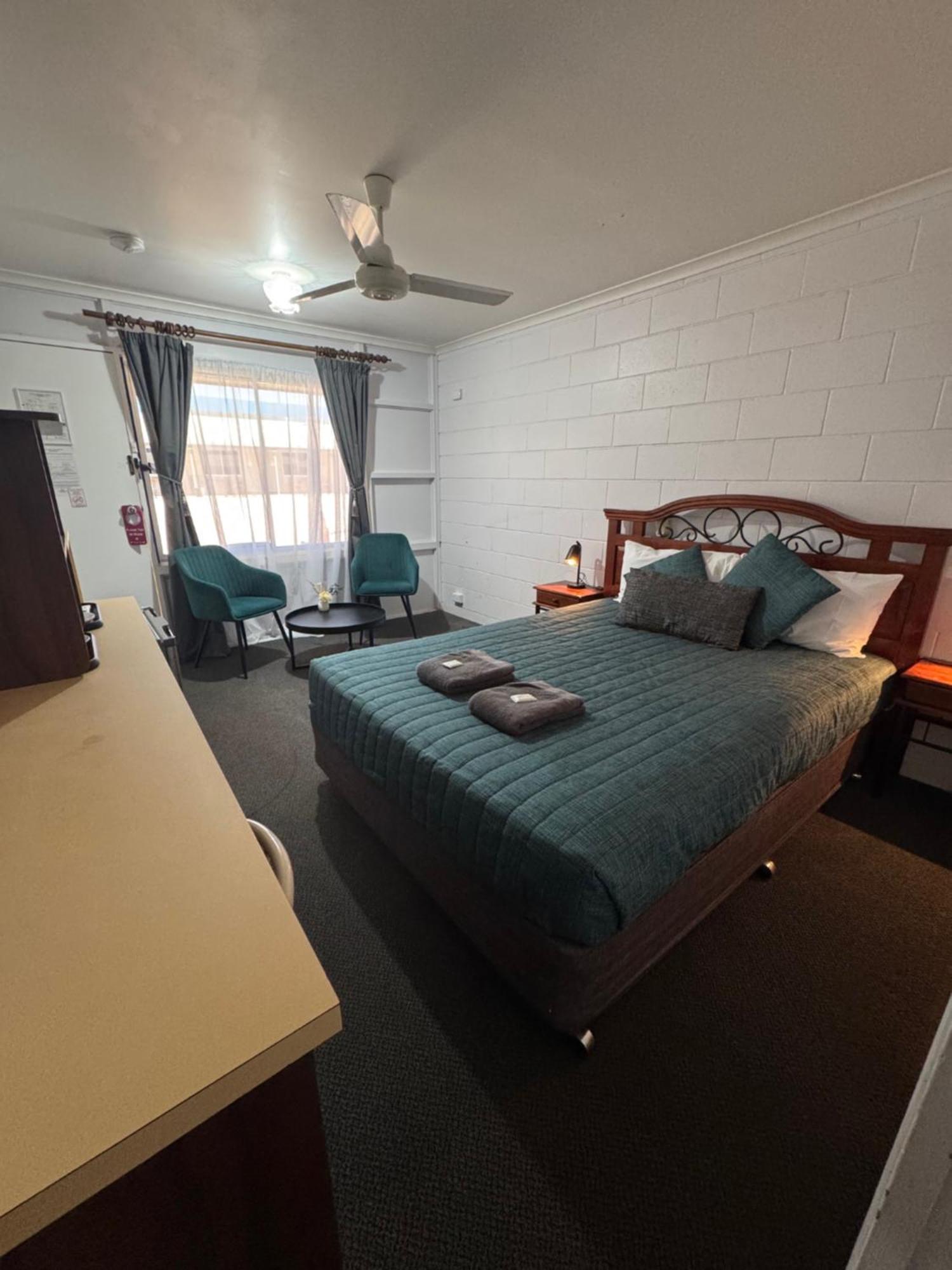 Warrego Motel Чарлевил Екстериор снимка