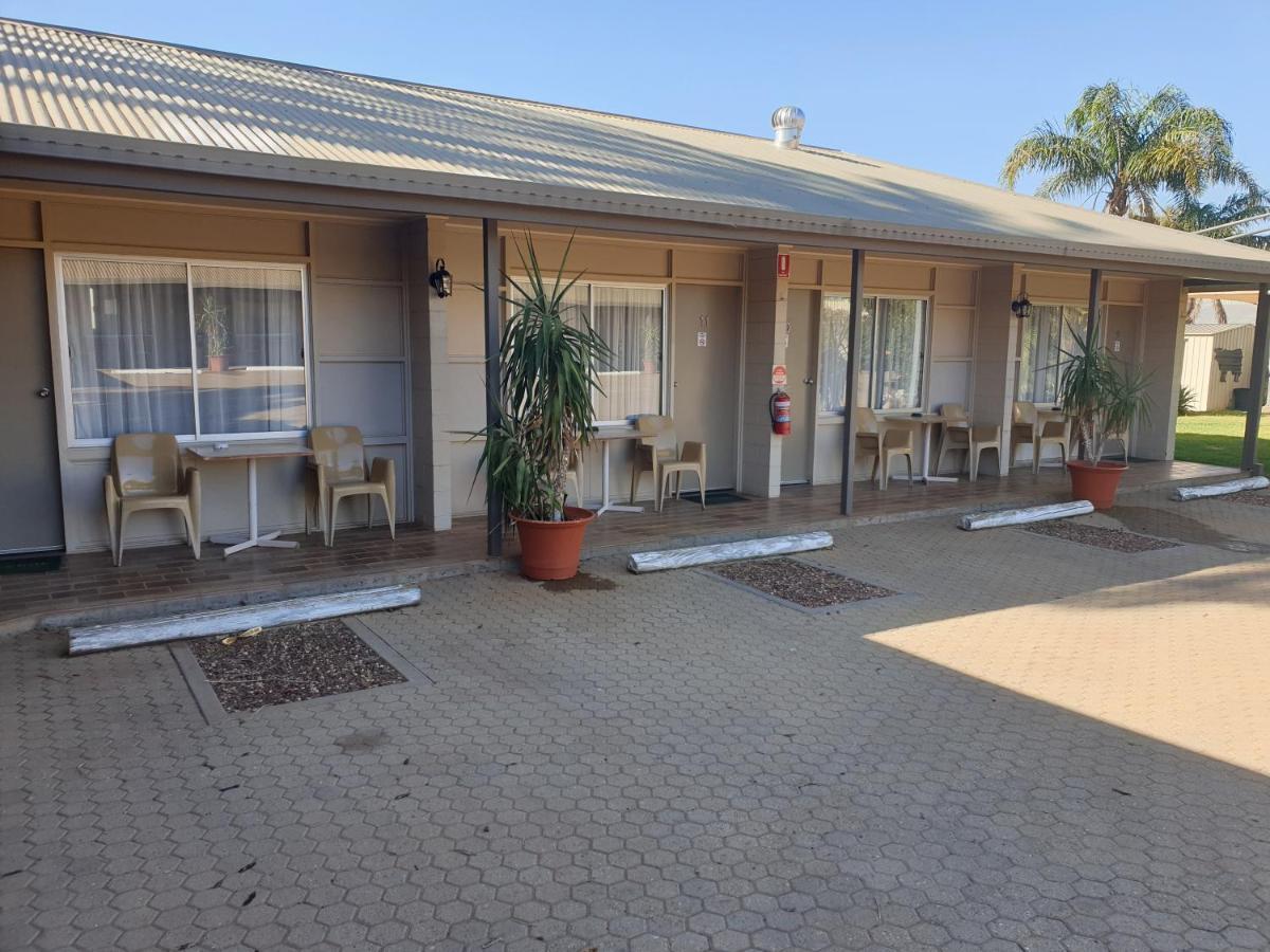 Warrego Motel Чарлевил Екстериор снимка