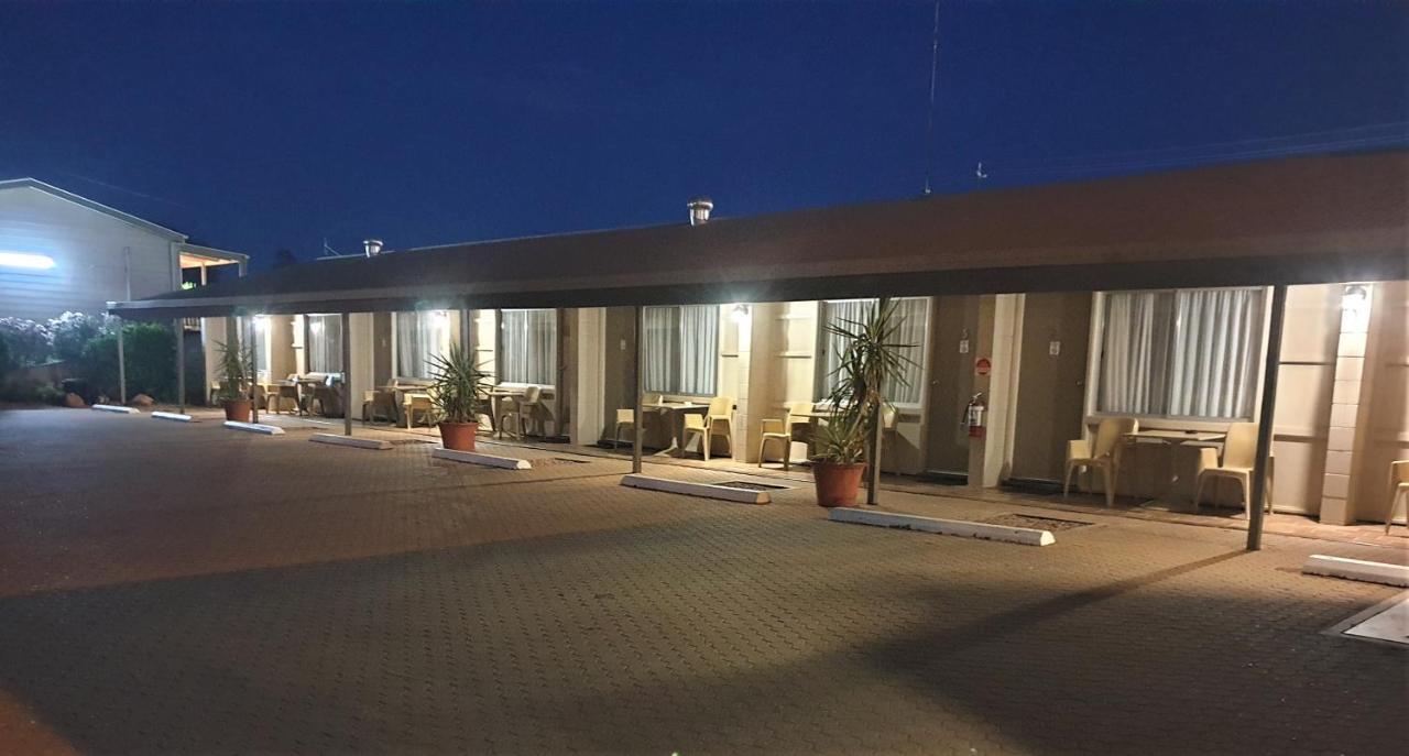 Warrego Motel Чарлевил Екстериор снимка